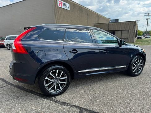 Used 2017 Volvo XC60 T6 Dynamic w/ Preferred Option Package AWD/4WD image 10