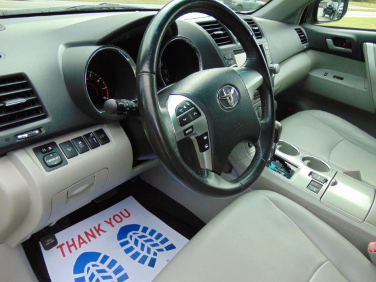 Used 2012 Toyota Highlander SE w/ Tow Pkg AWD/4WD image 13