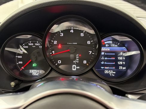 Used 2018 Porsche 718 Boxster RWD image 16