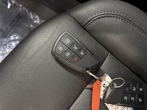 Used 2023 Chevrolet Suburban Z71 w/ Luxury Package image 29