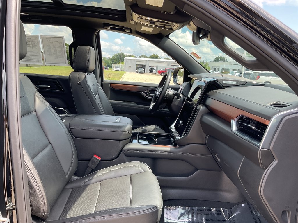 Used 2025 GMC Yukon XL Denali w/ Sun & Power Step Package AWD/4WD image 21