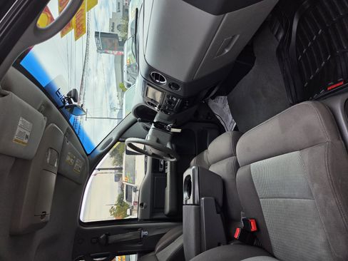 Used 2005 Ford F150 XLT AWD/4WD image 9