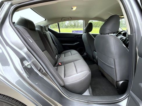 Used 2024 Nissan Altima 2.5 SV image 19