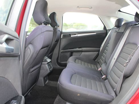 Used 2015 Ford Fusion SE FWD image 10