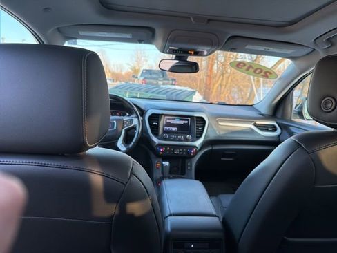 Used 2019 GMC Acadia SLT w/ LPO, Floor Liner Package image 19