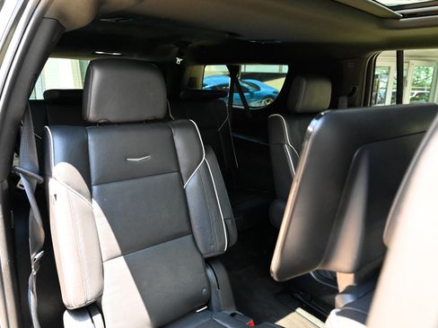 Used 2021 Cadillac Escalade ESV Premium Luxury AWD/4WD image 48