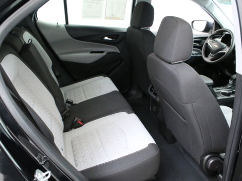 Used 2023 Chevrolet Equinox LS image 28