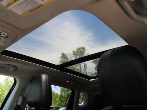 Used 2017 Jeep Compass Trailhawk w/ Navigation Group image 14