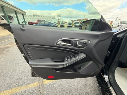 Used 2019 Mercedes-Benz CLA 250 4MATIC w/ Premium Package image 17