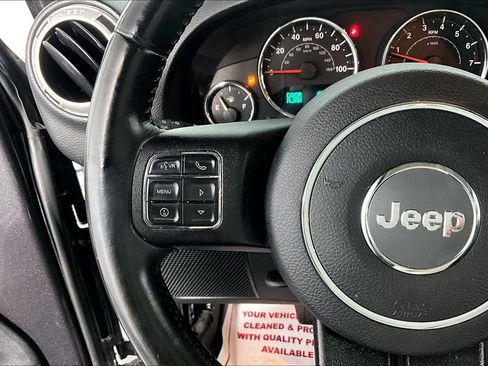 Used 2017 Jeep Wrangler Unlimited Sahara w/ Dual Top Group AWD/4WD image 18