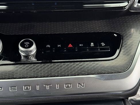 Certified 2026 Ford Expedition Platinum AWD/4WD image 19