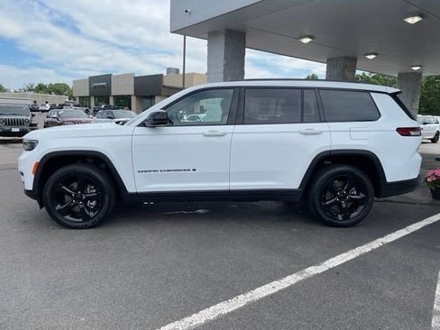 Used 2023 Jeep Grand Cherokee L Altitude AWD/4WD image 8
