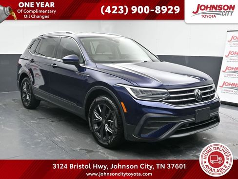 Used 2023 Volkswagen Tiguan SE image 1