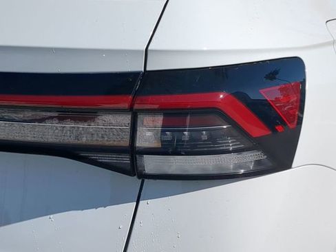 New 2026 Volkswagen Taos SE image 8
