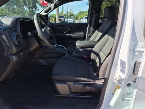 Used 2025 Chevrolet Colorado W/T RWD image 17