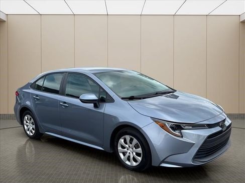 Used 2024 Toyota Corolla LE FWD image 2