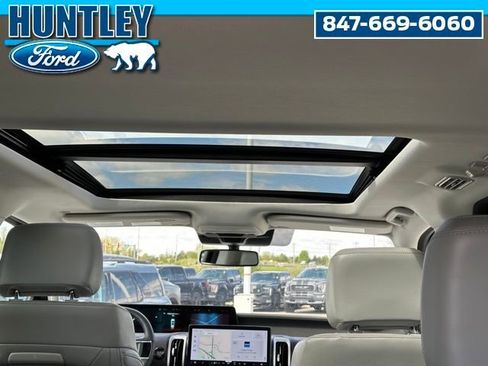Used 2025 Ford Expedition Active AWD/4WD image 15