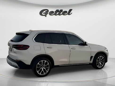 Used 2025 BMW X5 xDrive50e image 8