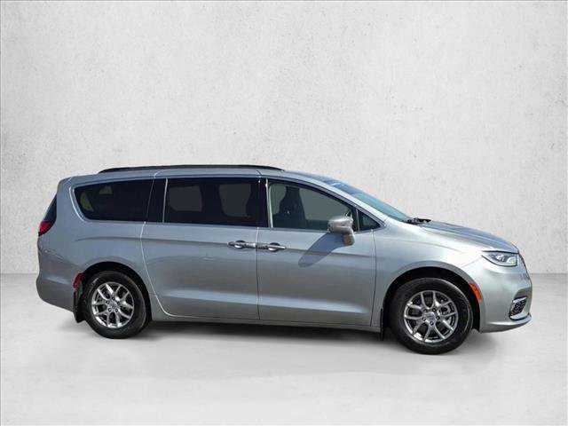 Used 2021 Chrysler Pacifica Touring w/ Cold Weather Group FWD image 9