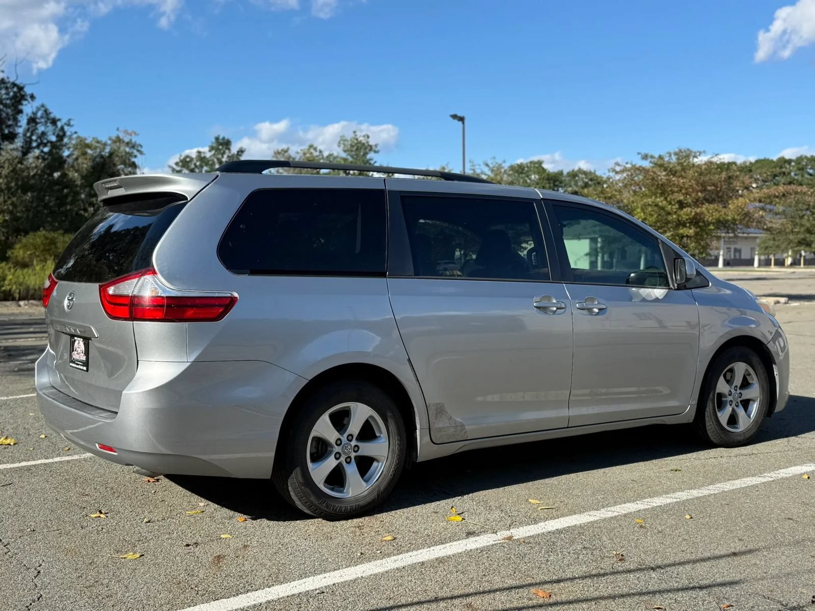 Used 2017 Toyota Sienna LE FWD image 5