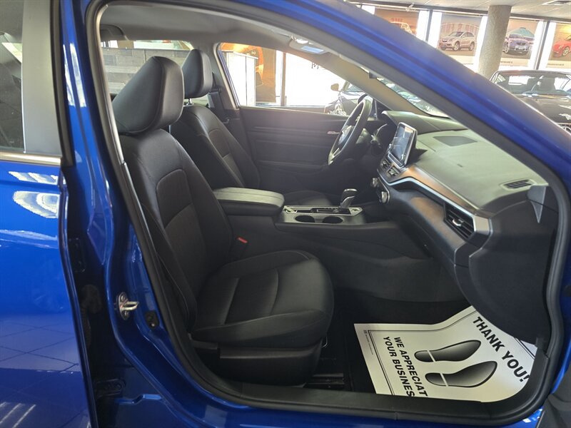 Used 2025 Nissan Altima 2.5 SV FWD image 15