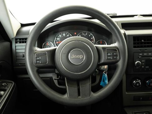 Used 2012 Jeep Liberty Sport image 31