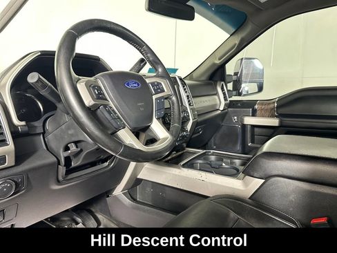 Used 2019 Ford F250 Lariat w/ Chrome Package image 17