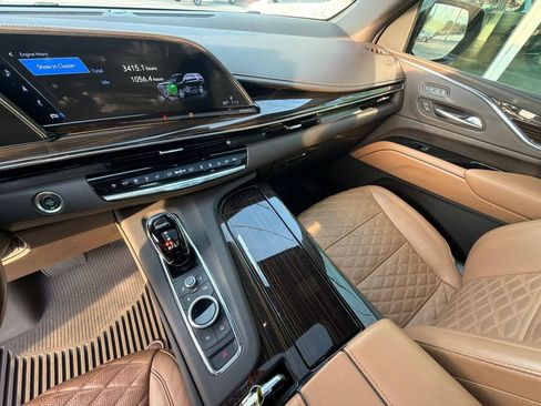 Used 2021 Cadillac Escalade Premium Luxury RWD image 27