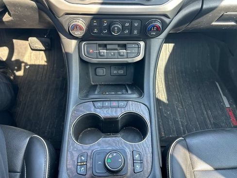 Used 2021 GMC Acadia Denali w/ Denali Technology Package FWD image 18