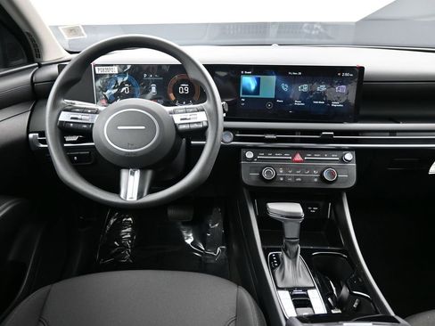 Certified 2025 Hyundai Tucson SE image 19