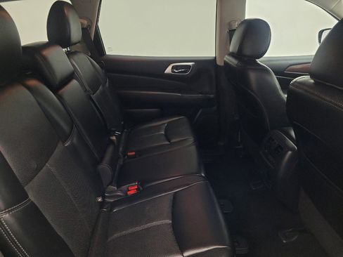 Used 2017 Nissan Pathfinder Platinum FWD image 19