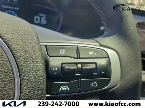 Certified 2025 Kia Sportage EX FWD image 29