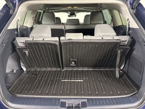 Used 2021 Toyota Highlander XLE image 24