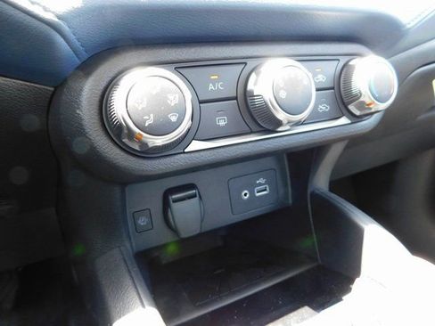 Used 2025 Nissan Versa SV w/ Trunk Package image 28