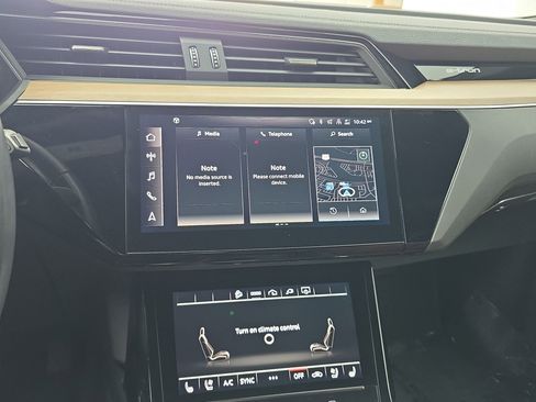 Used 2024 Audi Q8 e-tron Premium Plus w/ Premium Plus Package image 20