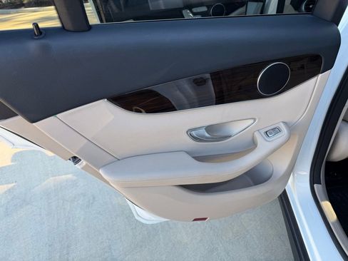 Used 2019 Mercedes-Benz GLC 300 image 14