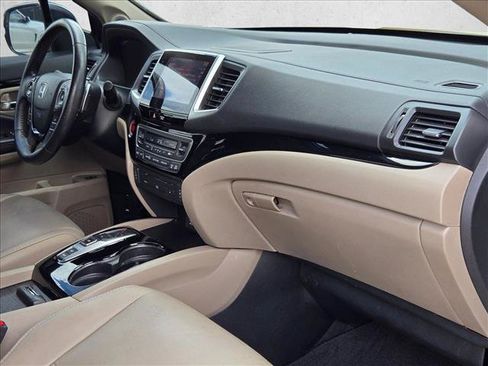Used 2017 Honda Pilot Touring image 19