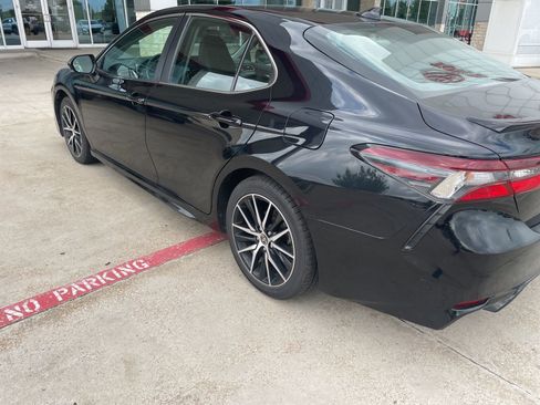 Used 2024 Toyota Camry SE w/ Cold Weather Package FWD image 12