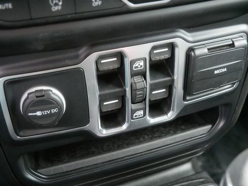 Used 2020 Jeep Wrangler Unlimited Sahara w/ Uconnect 4C Nav & Sound Group AWD/4WD image 25