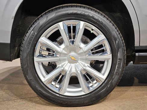 Used 2024 Chevrolet Tahoe High Country AWD/4WD image 17