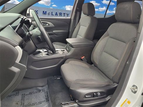 Used 2023 Chevrolet Traverse LT image 7