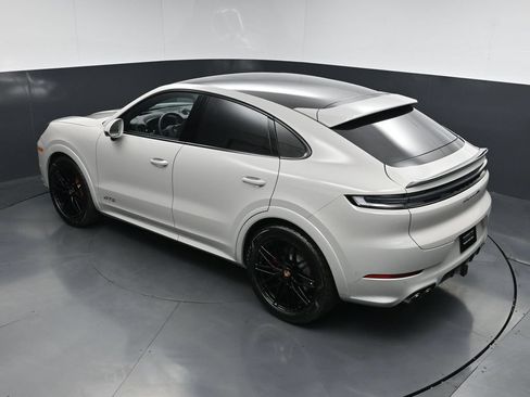 New 2026 Porsche Cayenne GTS AWD/4WD image 17