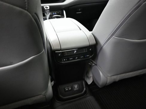 Used 2022 Toyota Highlander Platinum image 28
