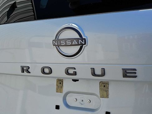 Used 2024 Nissan Rogue SV AWD/4WD image 31
