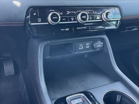 Certified 2025 Honda Pilot Sport image 20
