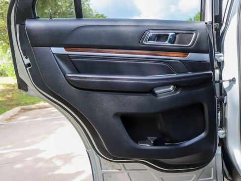 Used 2018 Ford Explorer Limited w/ Ford Safe & Smart Package image 12