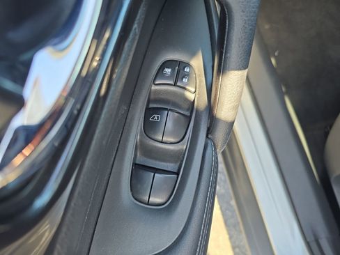 Used 2017 Nissan Rogue S FWD image 14