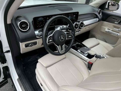 Used 2020 Mercedes-Benz GLB 250 4MATIC image 3