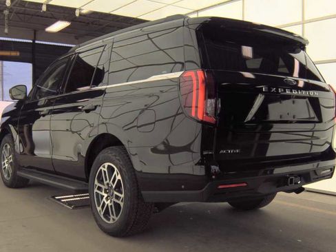 Used 2025 Ford Expedition Active AWD/4WD image 4