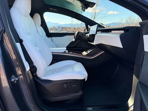 Used 2022 Tesla Model X image 31